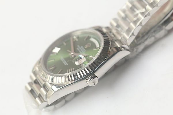 Rolex Day-Date Oyster Fluted Roman Markers White & Green Dial Bracelet Noob A3255