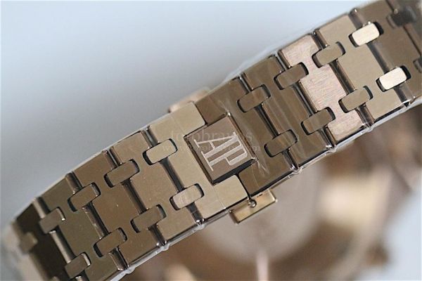 Royal Oak Chronograph RG Black Textured Dial RG Bracelet A7750
