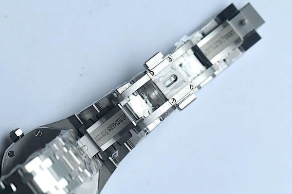 Royal Oak 33mm 67651 White & Black Dial Bracelet Quartz JF