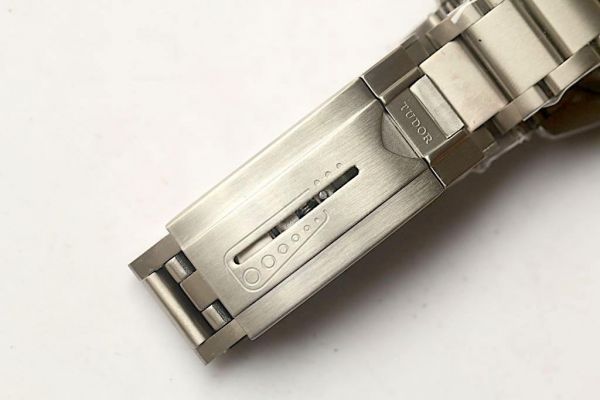 Tudor Pelagos Titanium Left Hand Black Dial Bracelet XF A2824 (Free Rubber Strap)