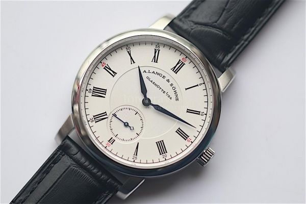 A Lange&Sohne Classic 1815 White Dial Black Leather MK A88275